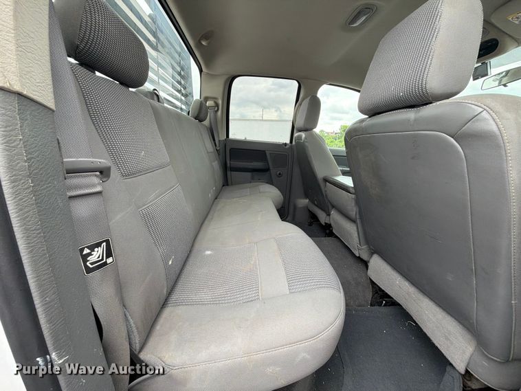 image for item EQ8021 2006 Dodge Ram 2500 Ext. Cab pickup truck