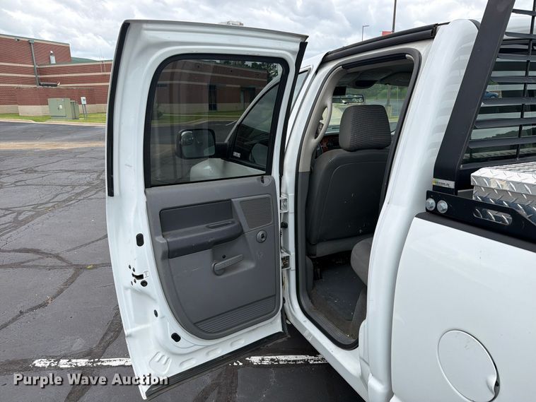 image for item EQ8021 2006 Dodge Ram 2500 Ext. Cab pickup truck