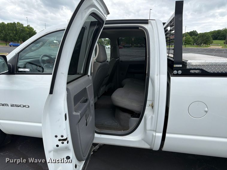 image for item EQ8021 2006 Dodge Ram 2500 Ext. Cab pickup truck