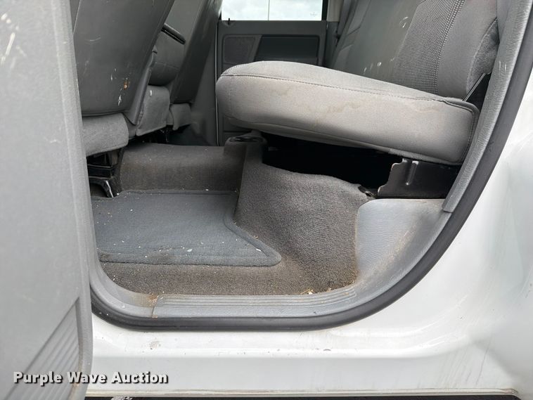 image for item EQ8021 2006 Dodge Ram 2500 Ext. Cab pickup truck