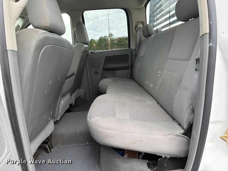 image for item EQ8021 2006 Dodge Ram 2500 Ext. Cab pickup truck