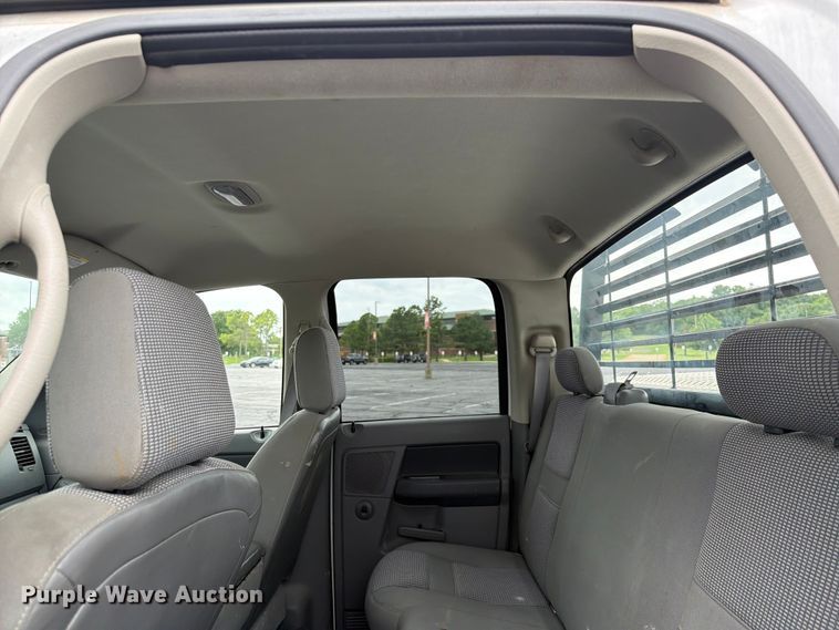 image for item EQ8021 2006 Dodge Ram 2500 Ext. Cab pickup truck