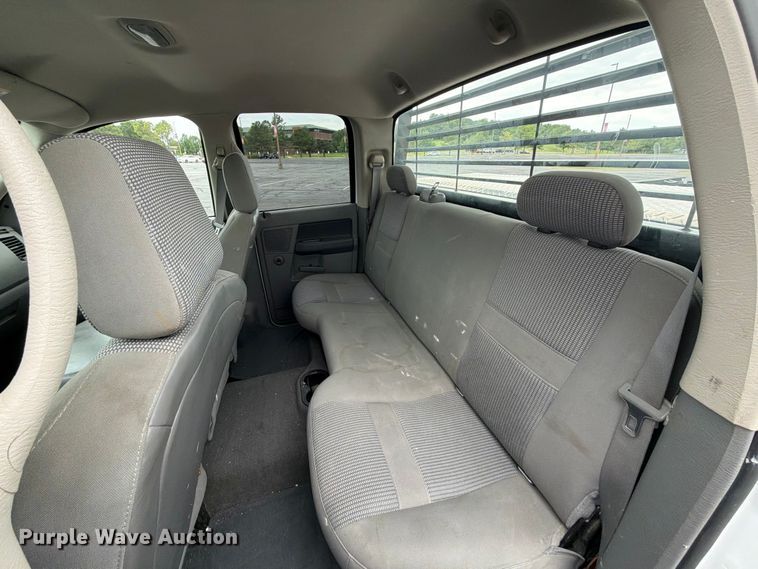 image for item EQ8021 2006 Dodge Ram 2500 Ext. Cab pickup truck
