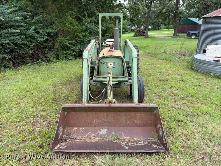 image for item EQ8069 1973 John Deere 1020 tractor