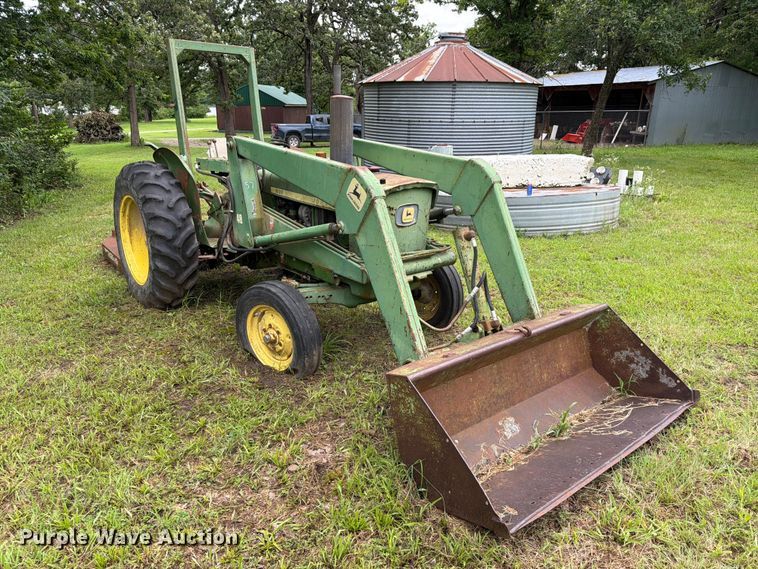 image for item EQ8069 1973 John Deere 1020 tractor