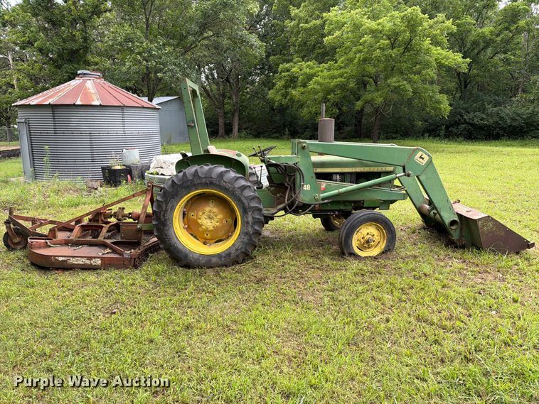 image for item EQ8069 1973 John Deere 1020 tractor
