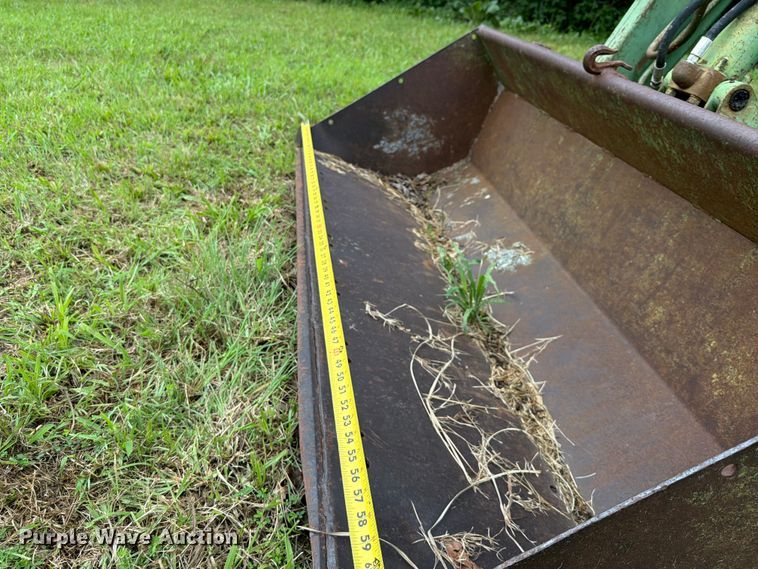image for item EQ8069 1973 John Deere 1020 tractor