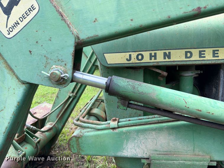 image for item EQ8069 1973 John Deere 1020 tractor
