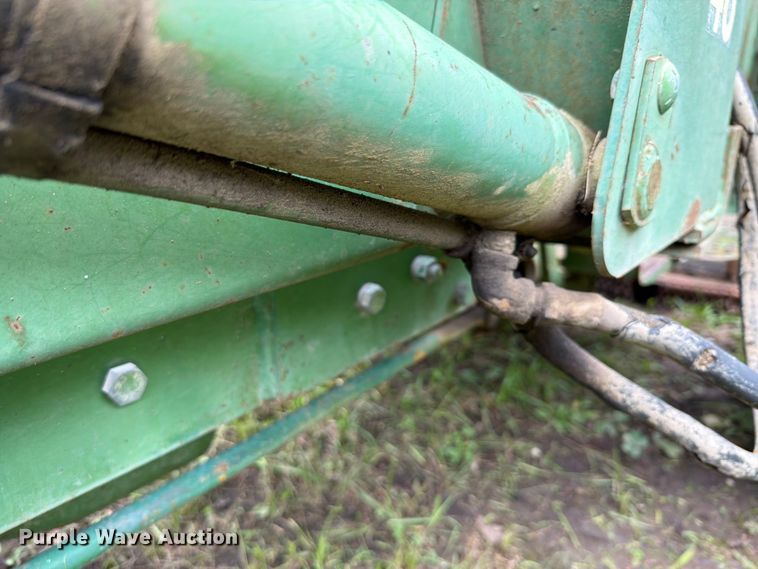 image for item EQ8069 1973 John Deere 1020 tractor
