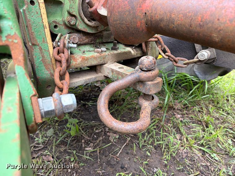 image for item EQ8069 1973 John Deere 1020 tractor