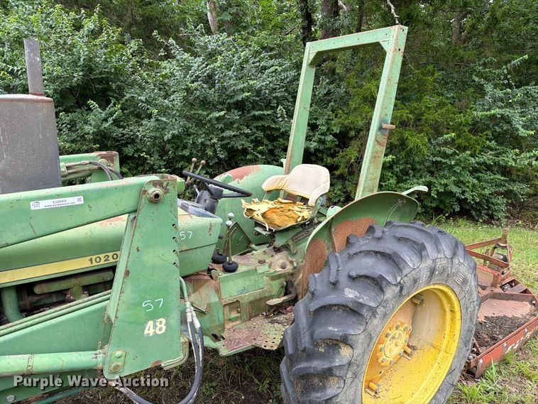 image for item EQ8069 1973 John Deere 1020 tractor