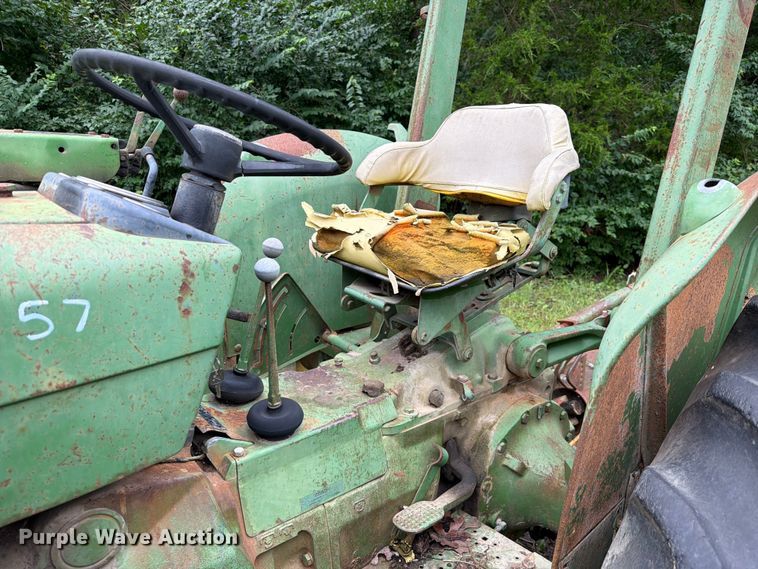 image for item EQ8069 1973 John Deere 1020 tractor