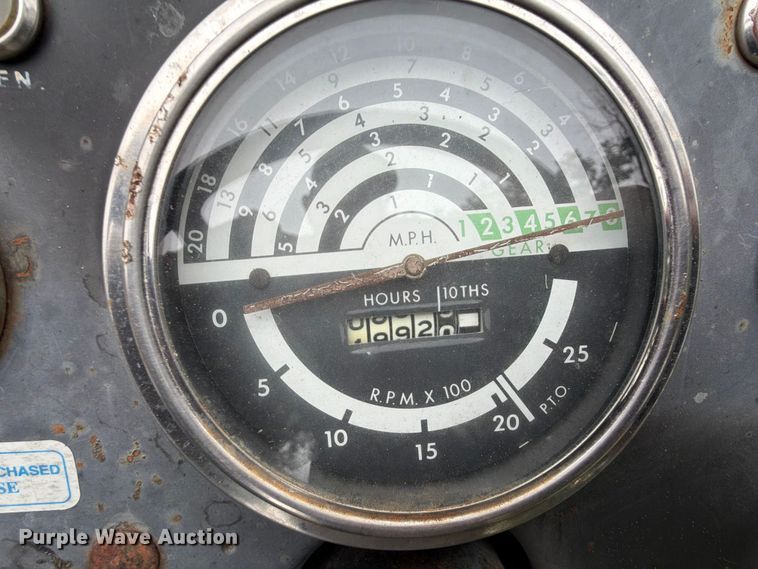 image for item EQ8069 1973 John Deere 1020 tractor
