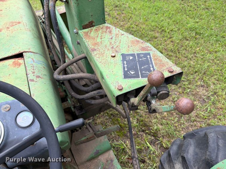 image for item EQ8069 1973 John Deere 1020 tractor