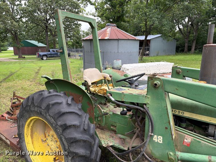 image for item EQ8069 1973 John Deere 1020 tractor