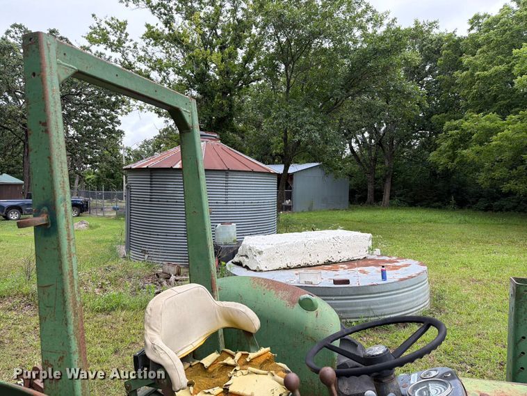 image for item EQ8069 1973 John Deere 1020 tractor