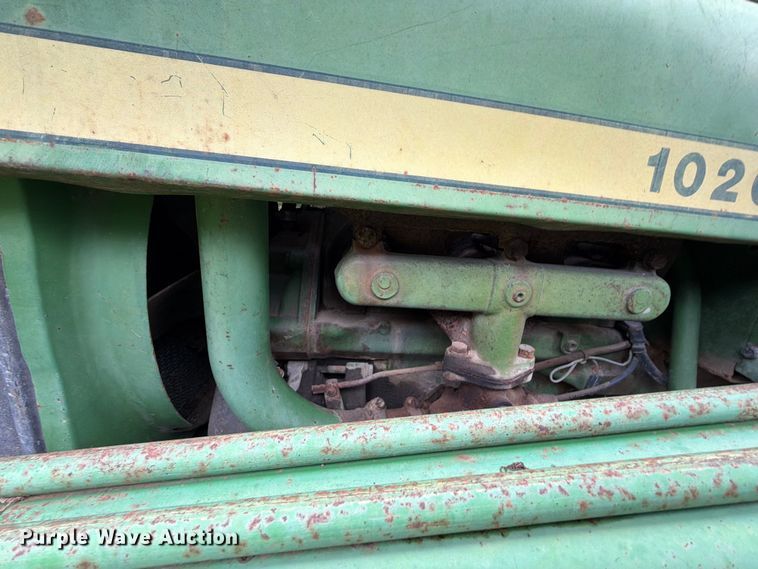 image for item EQ8069 1973 John Deere 1020 tractor