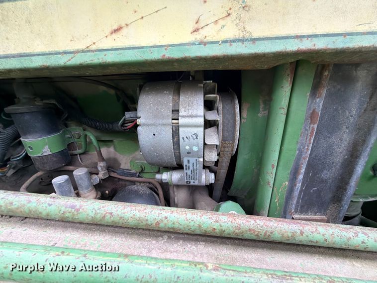 image for item EQ8069 1973 John Deere 1020 tractor