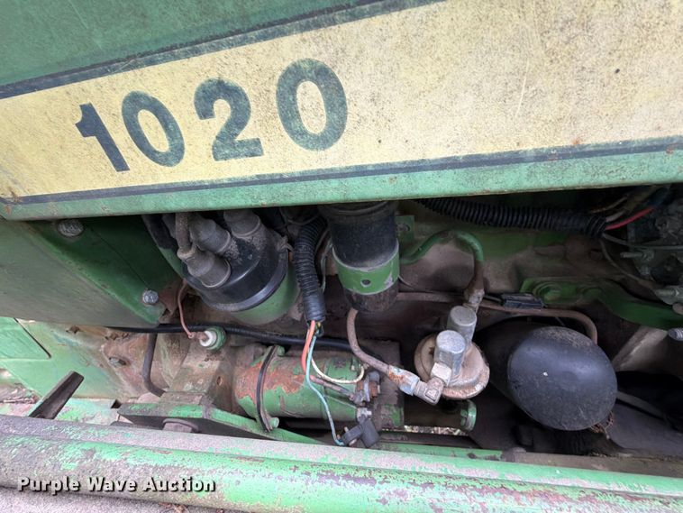 image for item EQ8069 1973 John Deere 1020 tractor