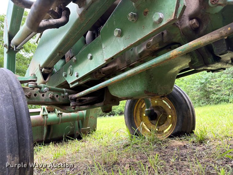 image for item EQ8069 1973 John Deere 1020 tractor