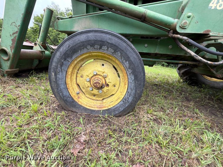 image for item EQ8069 1973 John Deere 1020 tractor