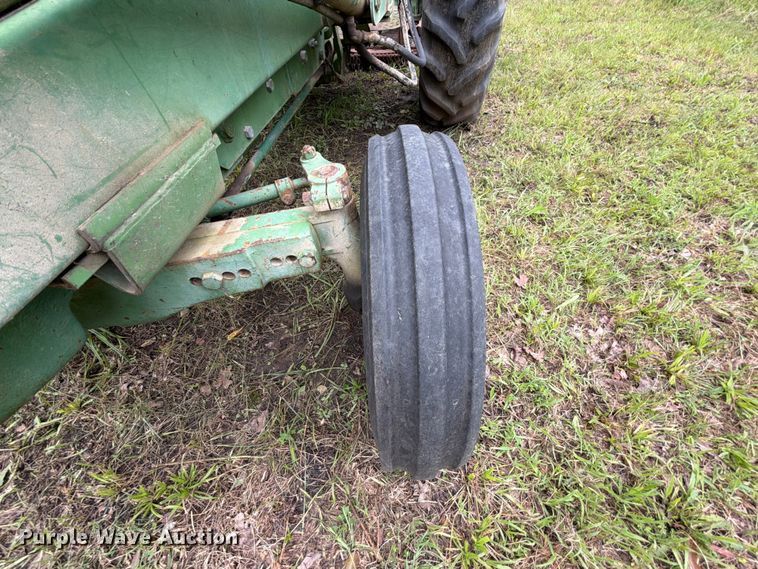 image for item EQ8069 1973 John Deere 1020 tractor
