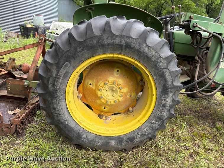 image for item EQ8069 1973 John Deere 1020 tractor