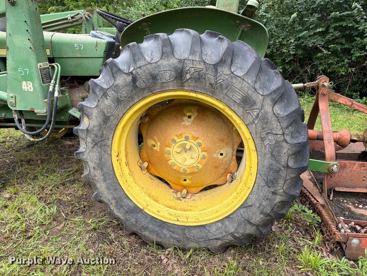 image for item EQ8069 1973 John Deere 1020 tractor