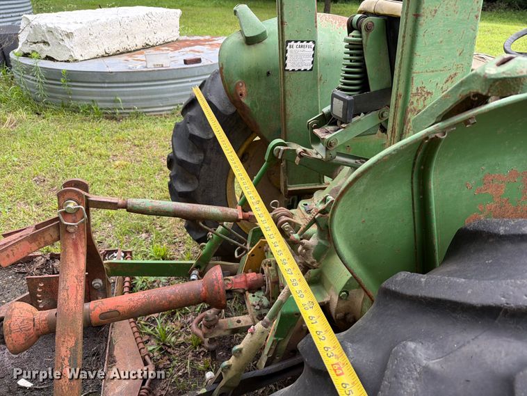 image for item EQ8069 1973 John Deere 1020 tractor