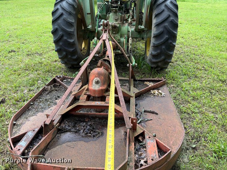 image for item EQ8069 1973 John Deere 1020 tractor