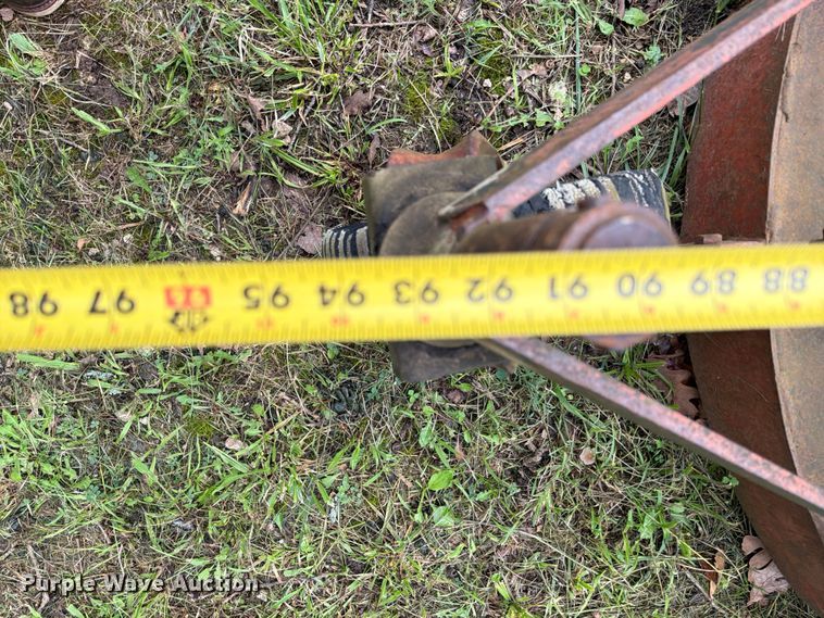 image for item EQ8069 1973 John Deere 1020 tractor