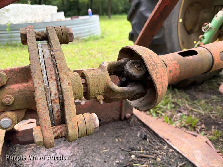 image for item EQ8069 1973 John Deere 1020 tractor