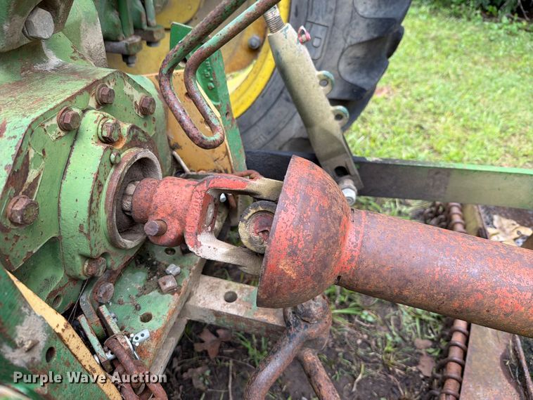 image for item EQ8069 1973 John Deere 1020 tractor