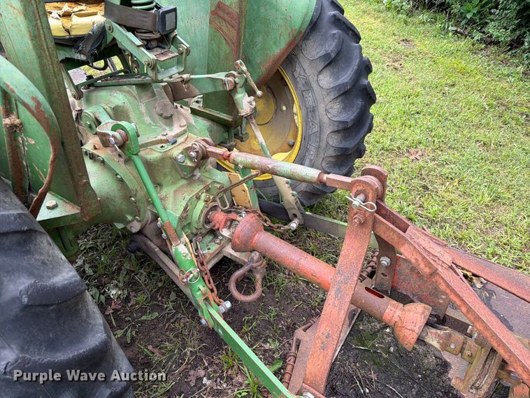 image for item EQ8069 1973 John Deere 1020 tractor