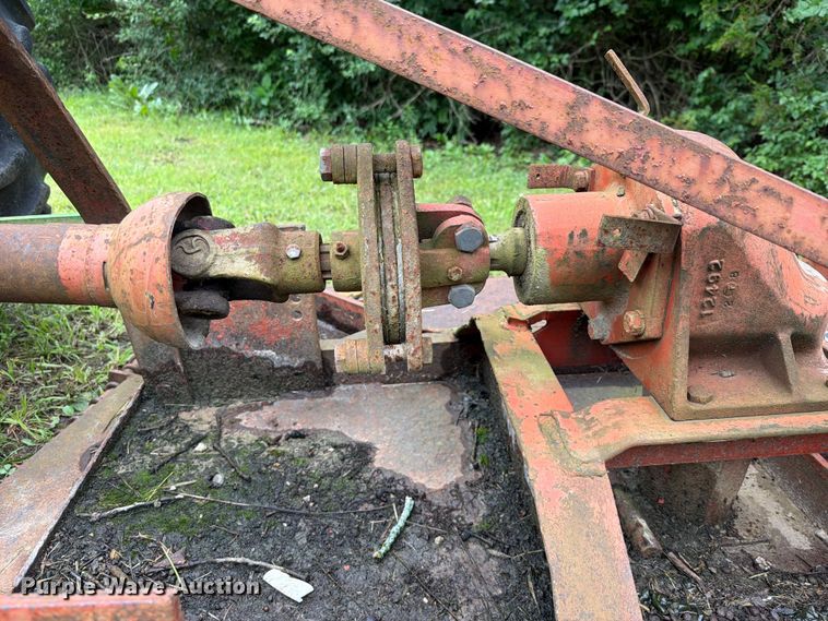 image for item EQ8069 1973 John Deere 1020 tractor