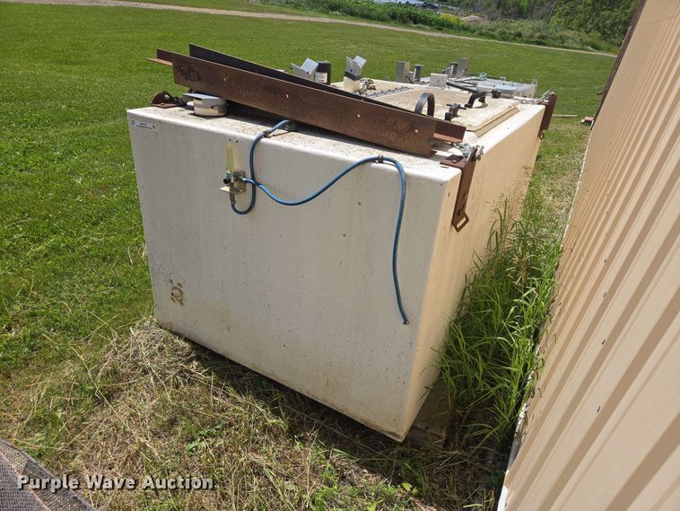 image for item ER1731 Fish transfer tank