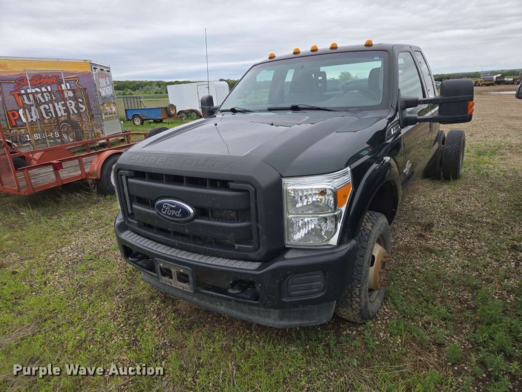 image for item ER1732 2012 Ford F350 Super Duty Ext. Cab pickup truck cab and chassis