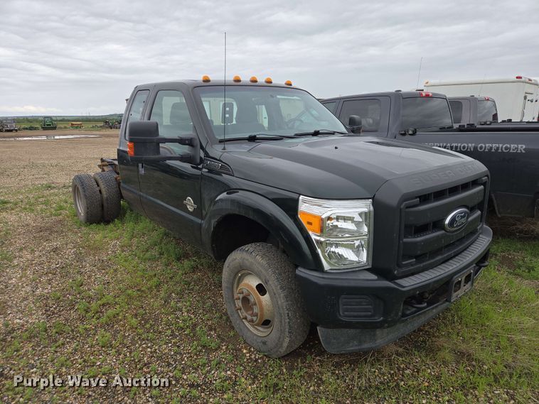 image for item ER1732 2012 Ford F350 Super Duty Ext. Cab pickup truck cab and chassis