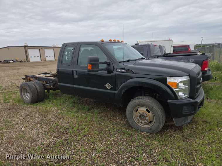image for item ER1732 2012 Ford F350 Super Duty Ext. Cab pickup truck cab and chassis