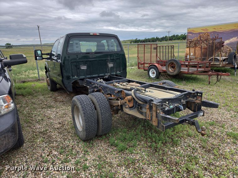 image for item ER1732 2012 Ford F350 Super Duty Ext. Cab pickup truck cab and chassis
