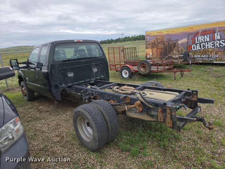 image for item ER1732 2012 Ford F350 Super Duty Ext. Cab pickup truck cab and chassis
