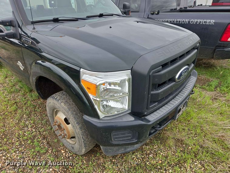 image for item ER1732 2012 Ford F350 Super Duty Ext. Cab pickup truck cab and chassis