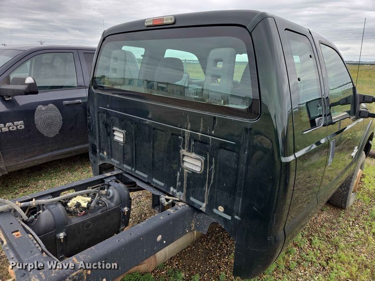 image for item ER1732 2012 Ford F350 Super Duty Ext. Cab pickup truck cab and chassis