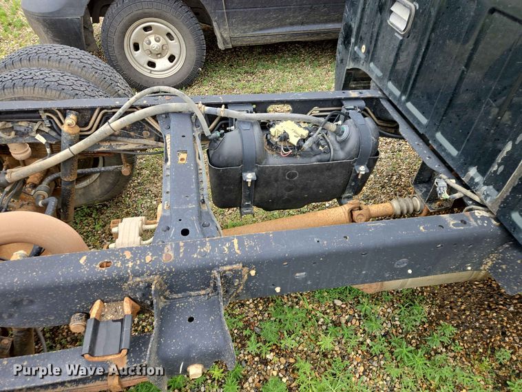 image for item ER1732 2012 Ford F350 Super Duty Ext. Cab pickup truck cab and chassis