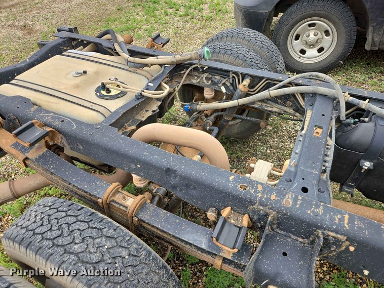 image for item ER1732 2012 Ford F350 Super Duty Ext. Cab pickup truck cab and chassis