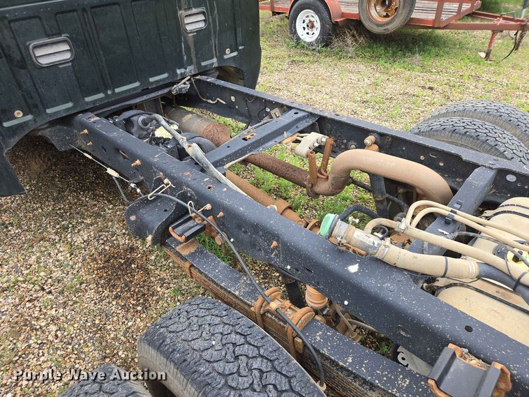 image for item ER1732 2012 Ford F350 Super Duty Ext. Cab pickup truck cab and chassis