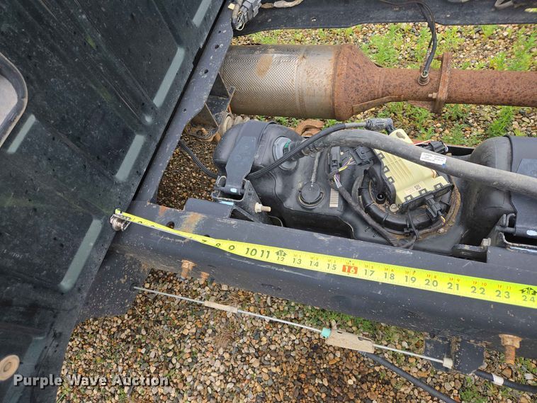 image for item ER1732 2012 Ford F350 Super Duty Ext. Cab pickup truck cab and chassis