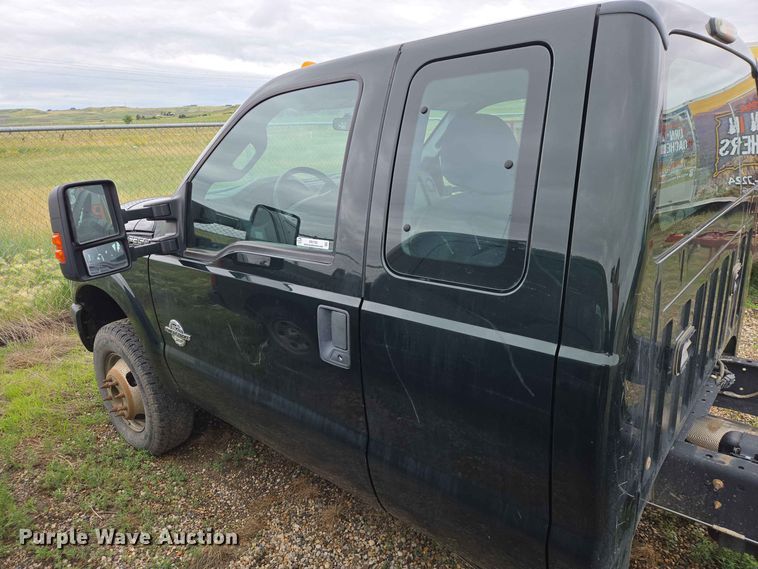 image for item ER1732 2012 Ford F350 Super Duty Ext. Cab pickup truck cab and chassis