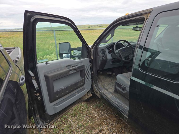 image for item ER1732 2012 Ford F350 Super Duty Ext. Cab pickup truck cab and chassis