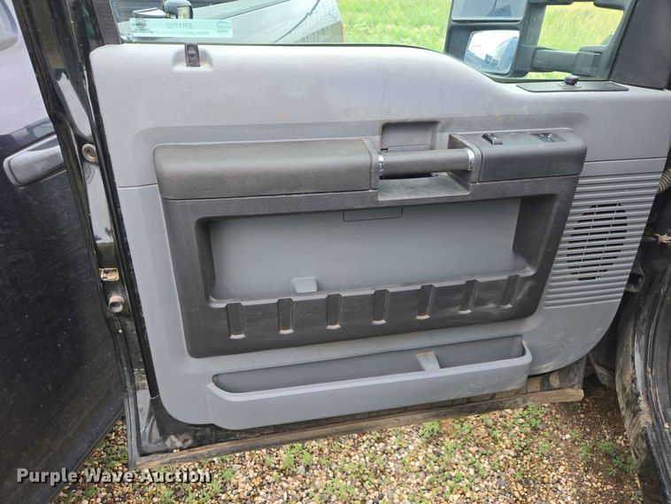 image for item ER1732 2012 Ford F350 Super Duty Ext. Cab pickup truck cab and chassis